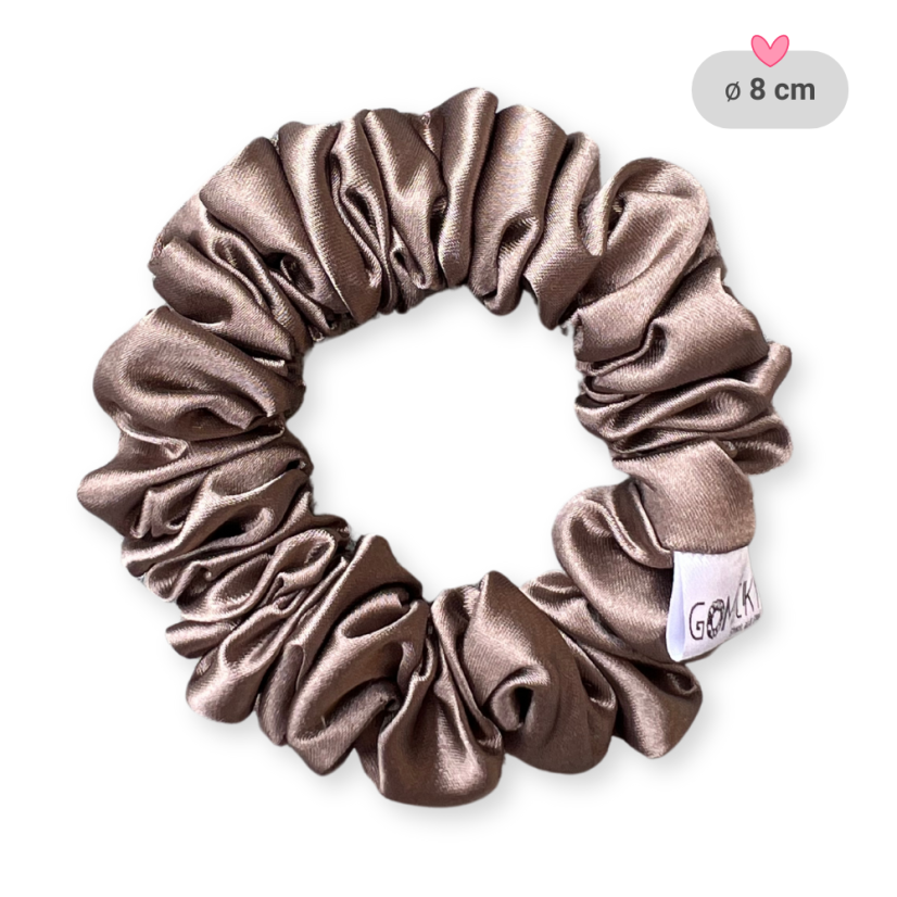 Scrunchie saténová gumička do vlasů - Feather - Velikost gumičky: 👩🏼‍🦱 Lady - vel. ⌀8cm