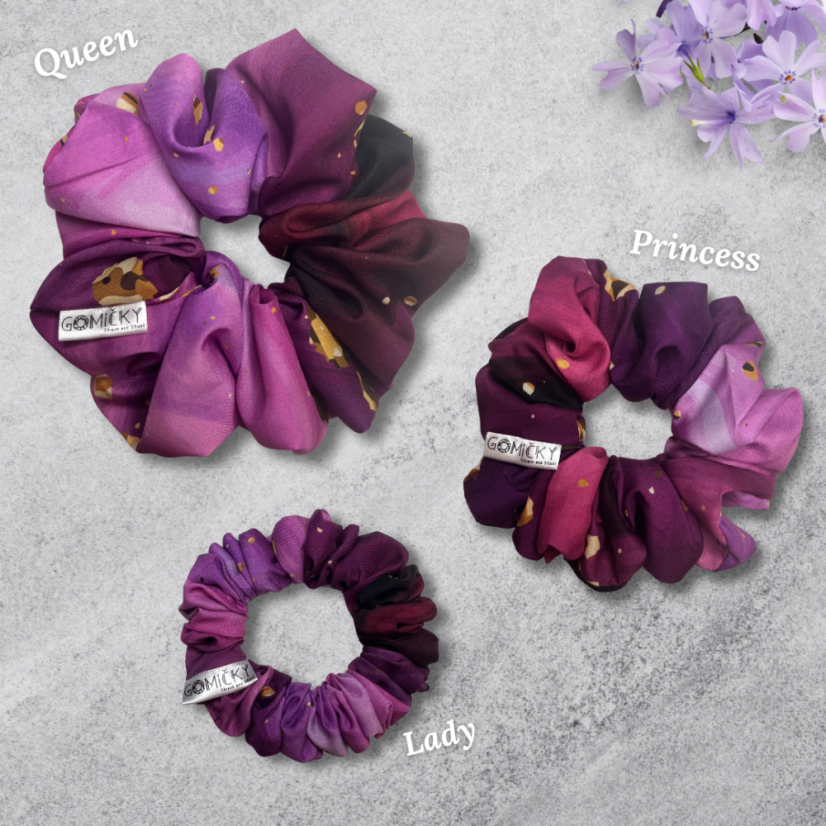 Scrunchie Silky gumička do vlasů - Plum Marble - Velikost gumičky: 👩🏼‍🦱 Lady - vel. ⌀8cm