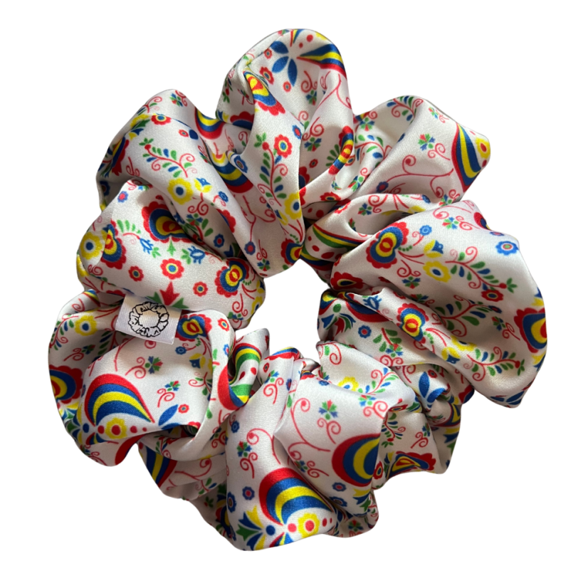 Scrunchie saténová gumička do vlasů - Folklór - Velikost gumičky: 🫅🏻Queen - vel. ⌀15cm