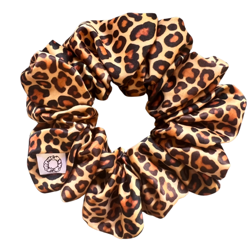 Scrunchie saténová gumička do vlasů - Cheetah Muse - Velikost gumičky: 👸🏼Princess - vel. ⌀12cm