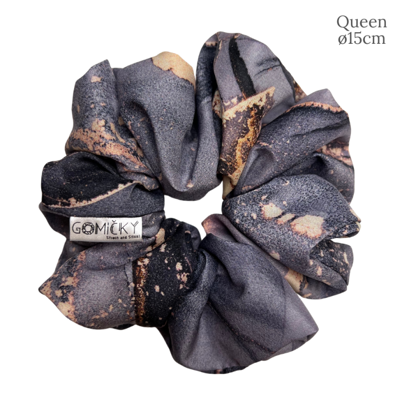 Scrunchie Silky gumička do vlasů - Grey Marble