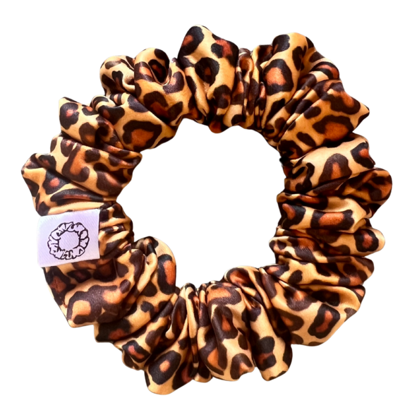 Scrunchie saténová gumička do vlasů - Cheetah Muse - Velikost gumičky: 👸🏼Princess - vel. ⌀12cm