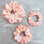 Scrunchie saténová gumička do vlasů - Salmon - Velikost gumičky: 👩🏼‍🦱 Lady - vel. ⌀8cm