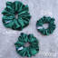 Scrunchie saténová gumička do vlasů - Chives - Velikost gumičky: 👸🏼Princess - vel. ⌀12cm