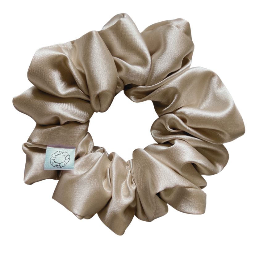 Scrunchie saténová gumička do vlasů - Champagne - Velikost gumičky: 🫅🏻Queen - vel. ⌀15cm