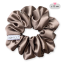 Scrunchie saténová gumička do vlasů - Feather - Velikost gumičky: 👩🏼🦱 Lady - vel. ⌀8cm