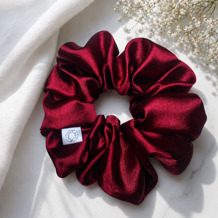 Scrunchie saténová gumička do vlasů - Carmen