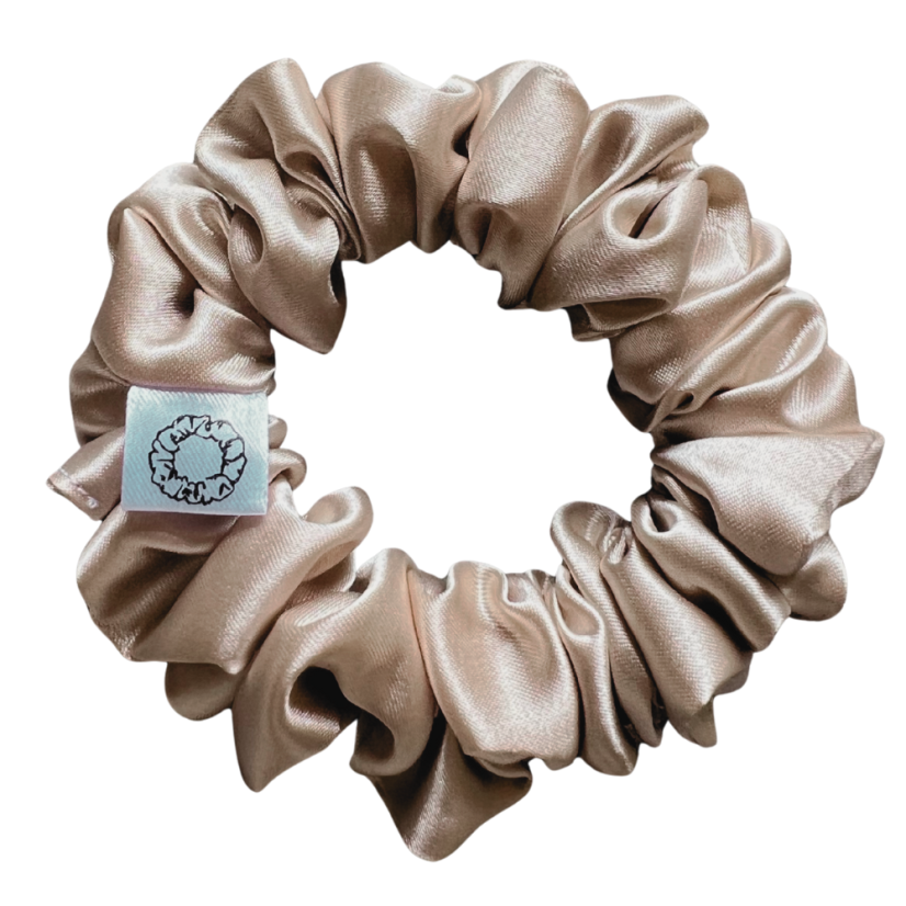 Scrunchie saténová gumička do vlasů - Champagne - Velikost gumičky: 👩🏼‍🦱 Lady - vel. ⌀8cm