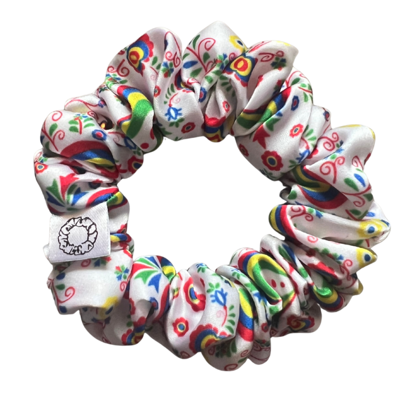 Scrunchie saténová gumička do vlasů - Folklór - Velikost gumičky: 🫅🏻Queen - vel. ⌀15cm