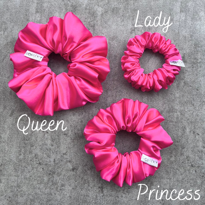 Scrunchie saténová gumička do vlasů - Barbie - Velikost gumičky: 🫅🏻Queen - vel. ⌀15cm