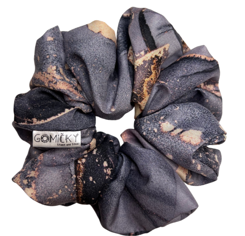 Scrunchie Silky gumička do vlasů - Grey Marble