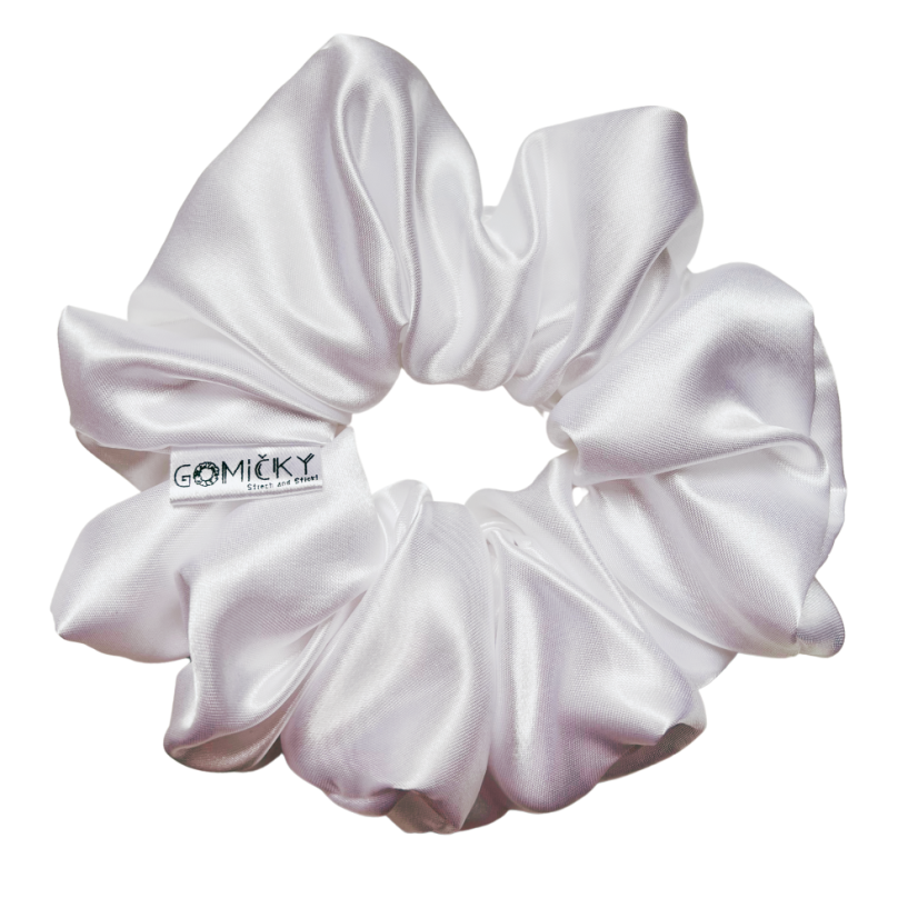 Scrunchie saténová gumička do vlasů - Snowflake - Velikost gumičky: 🫅🏻Queen - vel. ⌀15cm