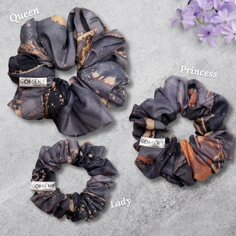 Scrunchie Silky gumička do vlasů - Grey Marble
